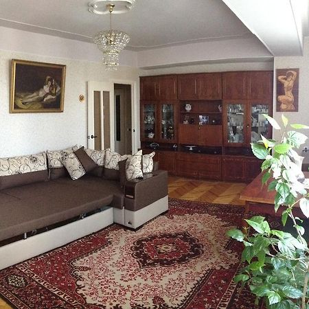 Room In Apartment At Tigrana Metsa Erevan Esterno foto