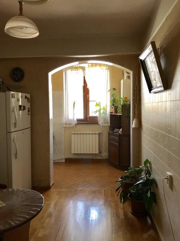 Room In Apartment At Tigrana Metsa Erevan Esterno foto