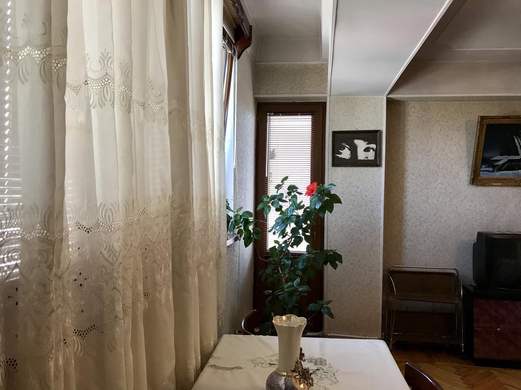 Room In Apartment At Tigrana Metsa Erevan Esterno foto